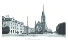 Kirchenfassade mit Vorplatz und Hotel Monopol Ostseite